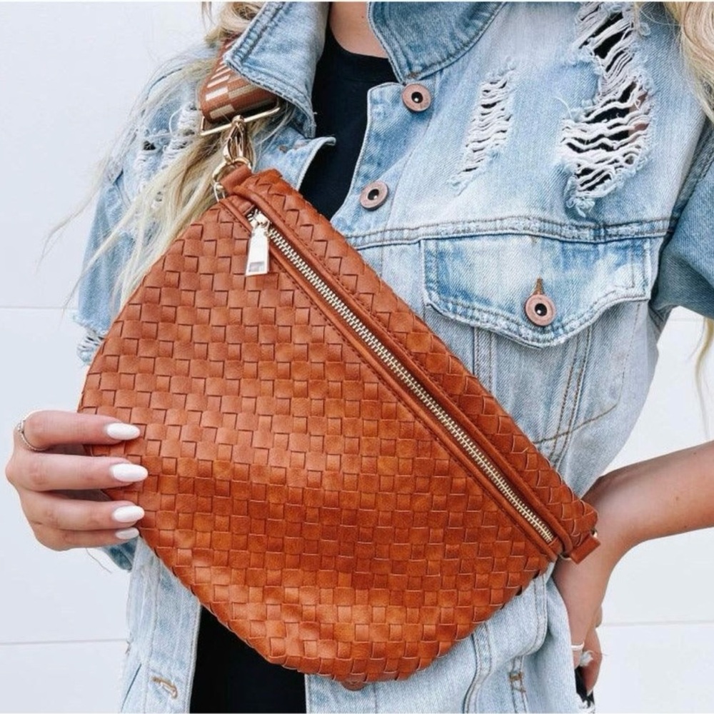 NWT Pretty Simple Woven Western Burn Bag in Brown